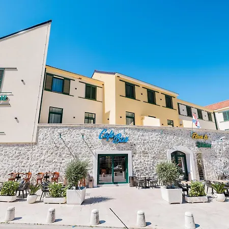Hotel Kanjon Zrmanje 3*